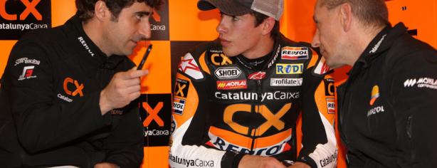 Marc Márquez con su equipo