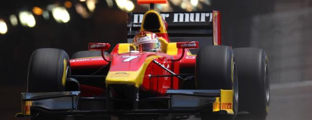 Dani Clos con su monoplaza de las GP2 Series