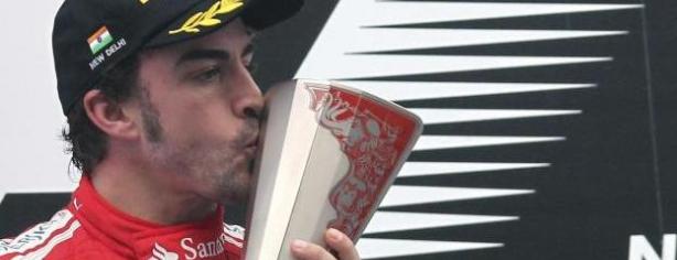 Fernando Alonso en el podio/ lainformacion.com/ EFE