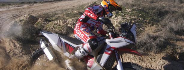 Laia Sanz durante un test con la Gas Gas del Dakar