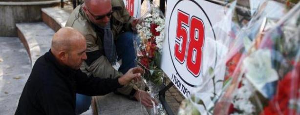 Luto por la muerte de Simoncelli/ lainformacion.com/ EFE