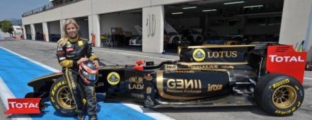 María de Villota en el test con Lotus Renault