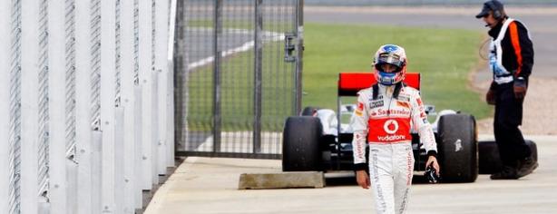Button abandona su monoplaza en Silverstone