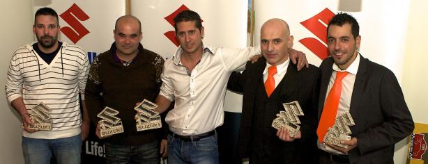 Imagen de los pilotos premiados por Suzuki