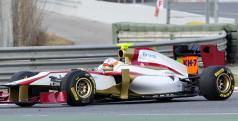 Narain Karthikeyan rodando con el F112