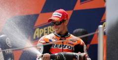 Casey Stoner en el podio de Catalunya